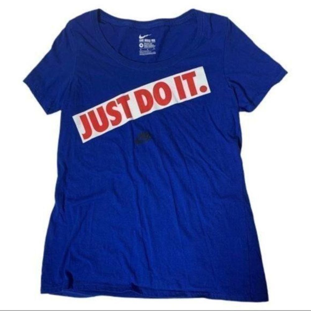 Nike “Just Do It” Graphic Tee Shirt Women’s size Medium
